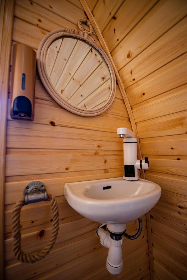 Highland & Transylvania Glamping Pods 로이브리지 외부 사진