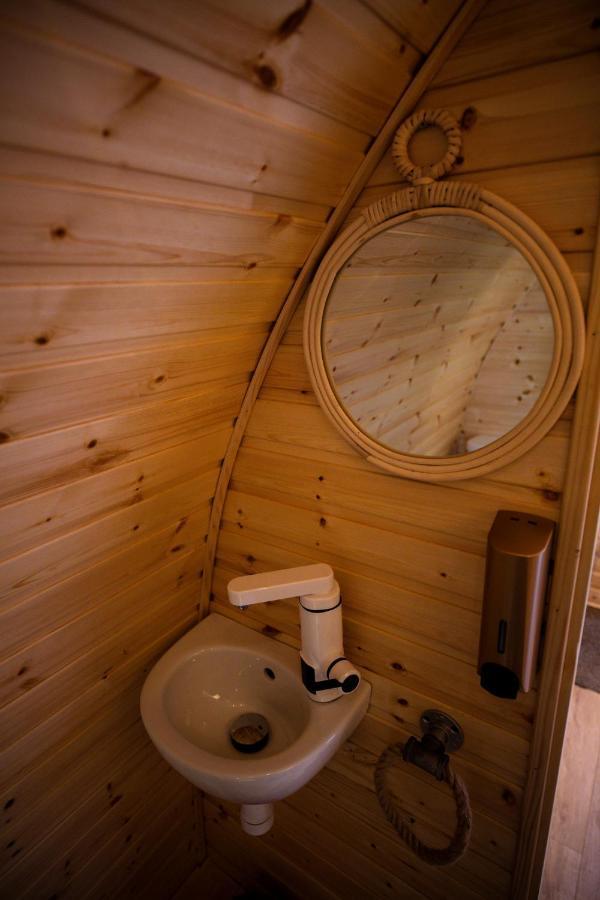 Highland & Transylvania Glamping Pods 로이브리지 외부 사진